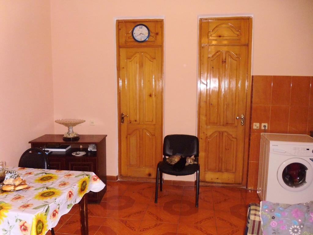 Private House In Batumi Hotel Phòng bức ảnh