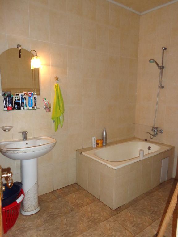 Private House In Batumi Hotel Phòng bức ảnh